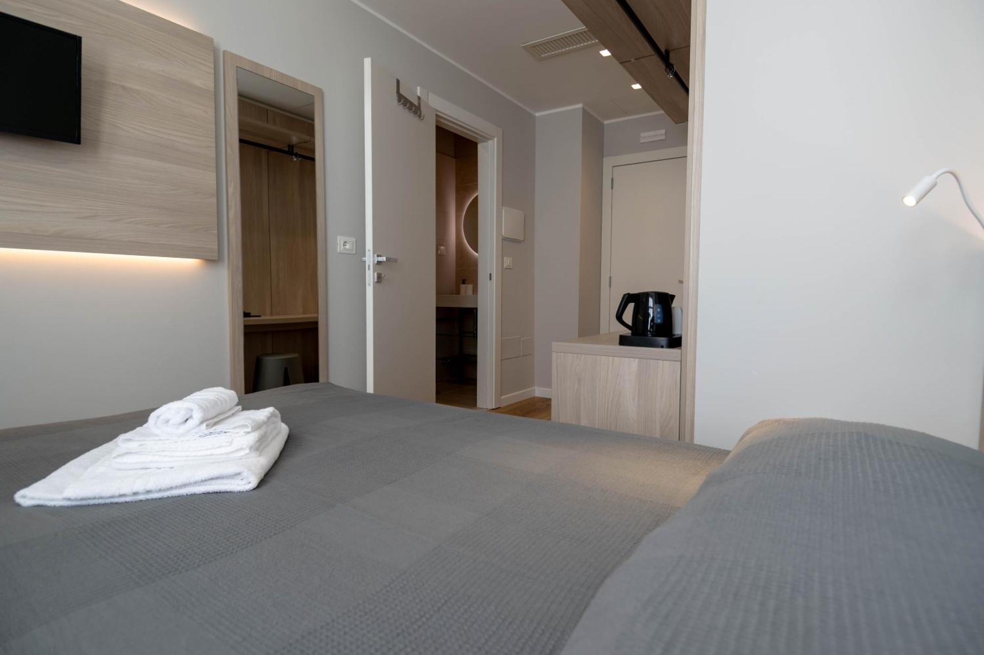 Tritone Hotel 2*