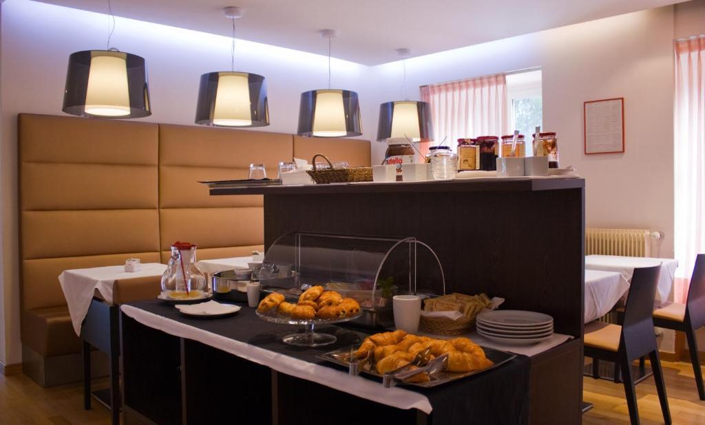 Hotel Tritone
