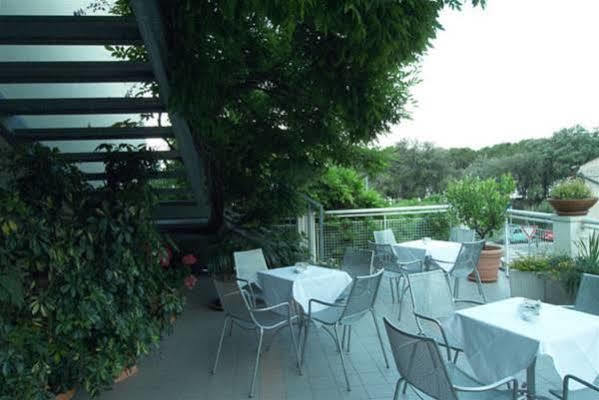 Tritone Hotel 2*